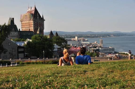 Fim de tarde em frente ao Cháteau Frontenac, o mais famoso hotel de Quebec, no Canadá